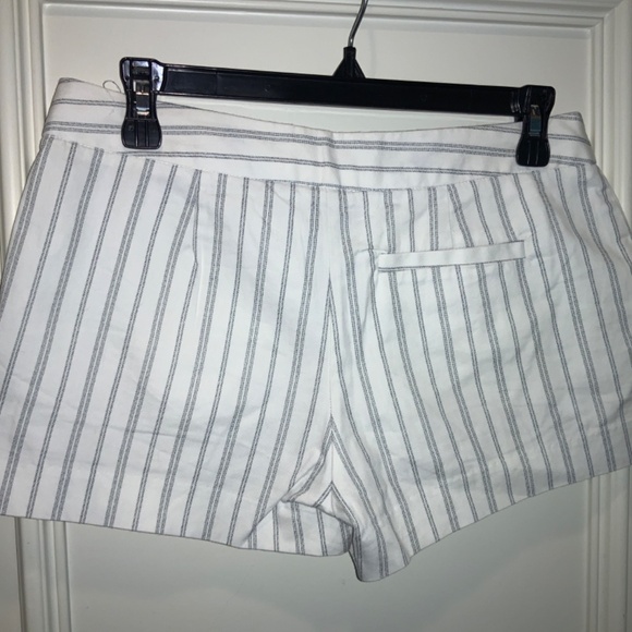 JOIE Shorts Size 2 White Gray Stripe Cotton Stretch Made In U.S.A. Pockets Chino - Picture 2 of 9